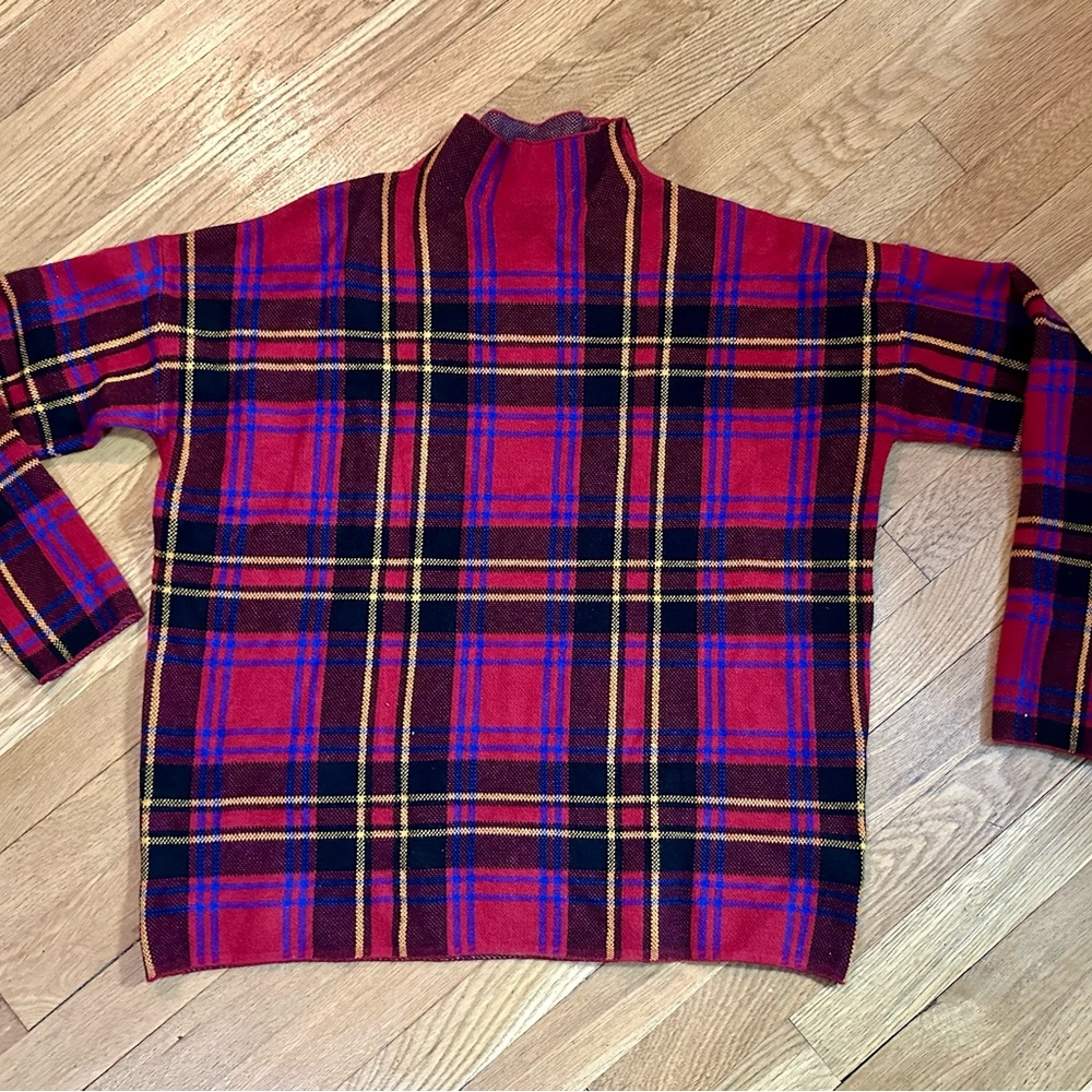 TAHARI plaid sweater in Large